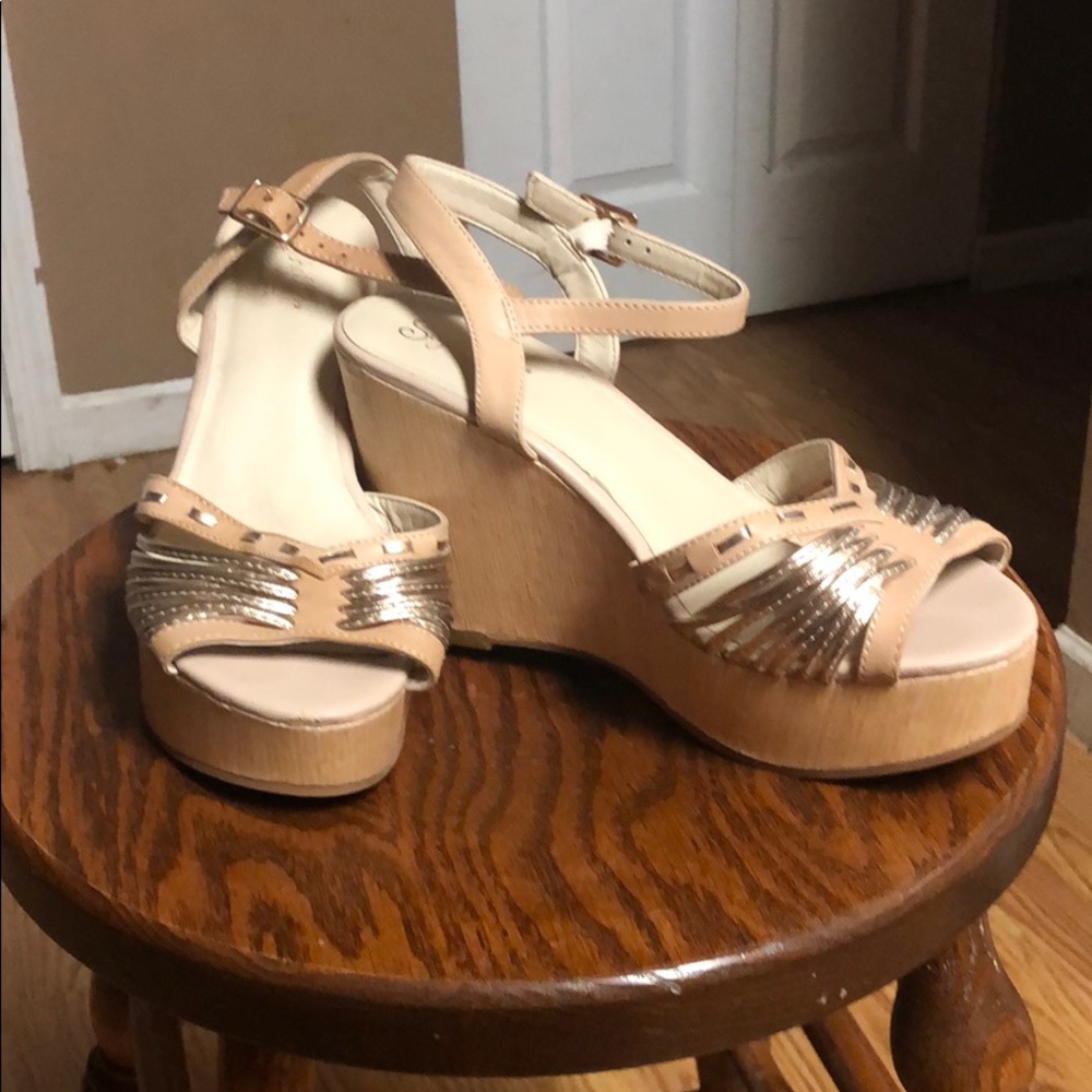EUC Seychelles Size 9 Wedge shoes